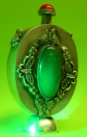 Tabati�re en olive de jade sertie sur argent